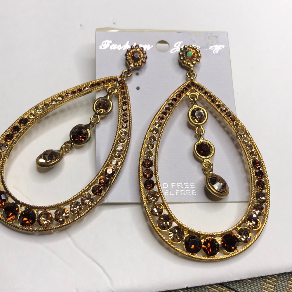Fashion gold tear drop earrings - Picture 3 of 3